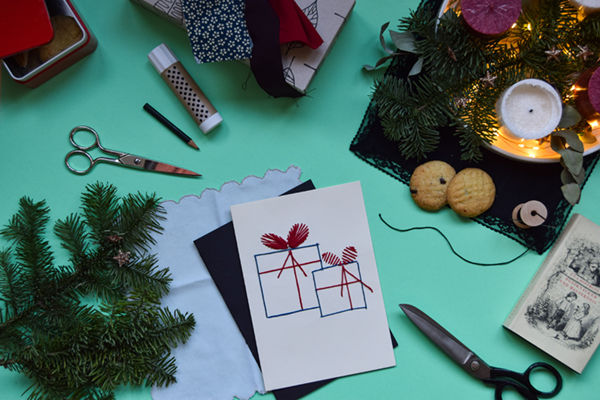 Last Minute Weihnachtskarten DIY  Flatlay mit Materialien