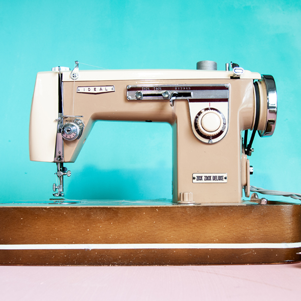 vintage sewing machine Ideal